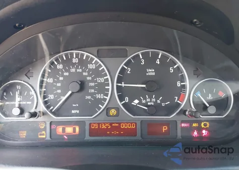 2004 BMW 330 z USA, uszkodzony, nr VIN WBAEV534X4KM34307